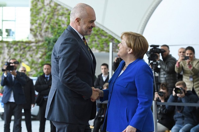 Gjermania sërish ndihmë për tërmetin. Zbardhet telegrami i Merkel për Ramën: E di edhe dhimbjen që përjetuat ju dhe familja juaj