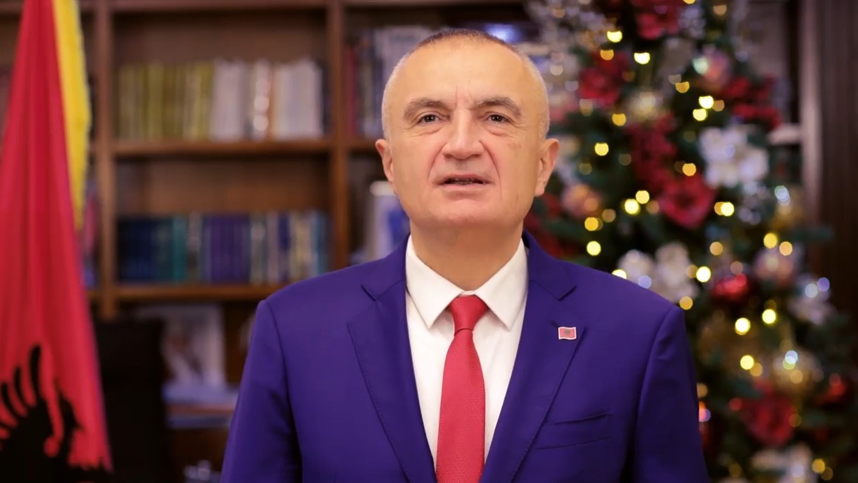 Presidenti uron shqiptarët: Le të jetë 2020 viti i ndryshimit të madh!