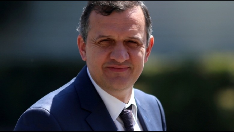Ilir Beqja paditi qeverinë Berisha pas heqjes së mandatit në 2011
