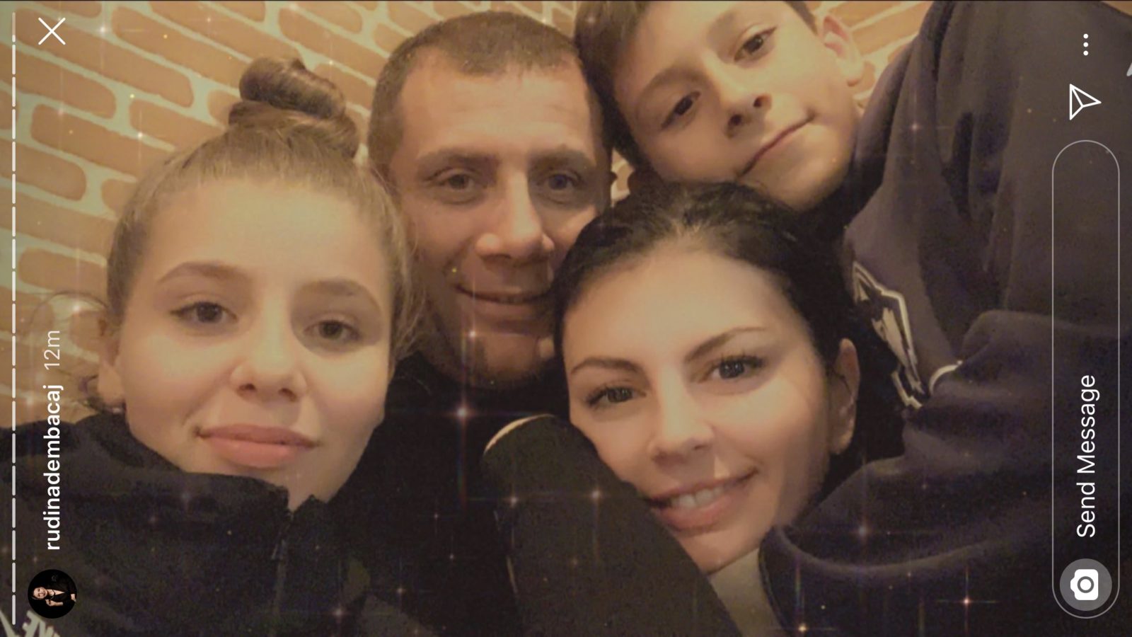 Rudina Dembacaj nuk humbet kohë poston foto me fëmijët e Mark Frrokut