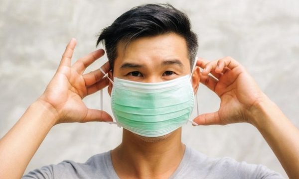 Mbrojtja nga koronavirusi, a duhet tu besojmë maskave të bëra në shtëpi?