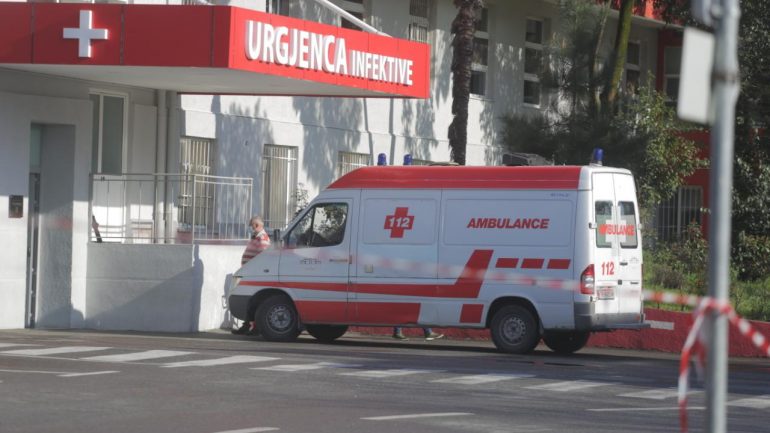 11 persona nderrojne jete dhe 835 raste të reja me koronavirus në Shqipëri