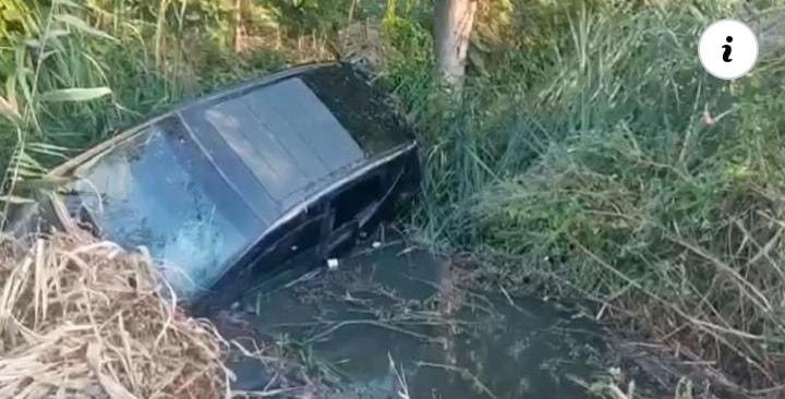 Makina bie ne kanal, shpetojne mrekullisht 4 vajzat qe udhetonin me benz