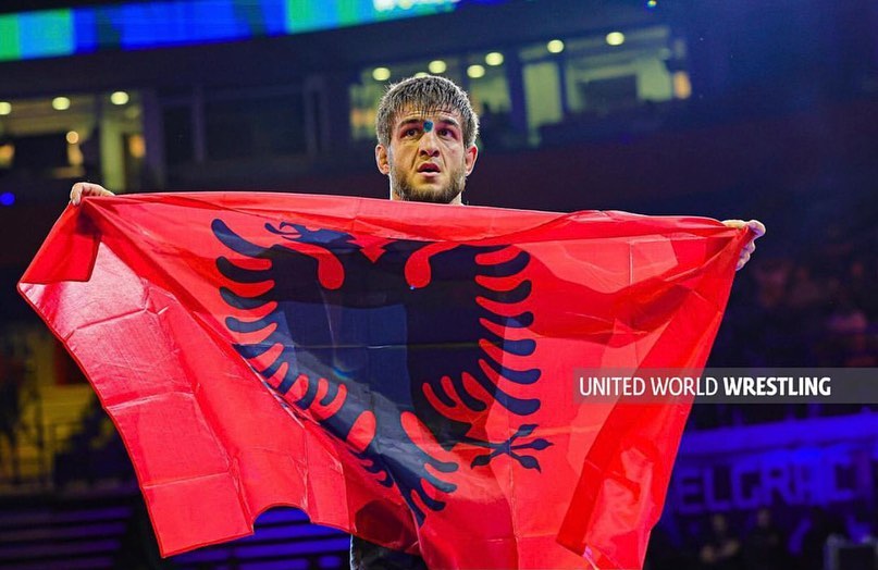 Historike për mundjen kuqezi! Rusi i natyralizuar në shqiptar fiton medalje të artë në Botëror