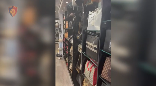 VIDEO/ Pellusha, rripa e çanta markash kontrabandë, arrestohet pronari i 5 dyqaneve