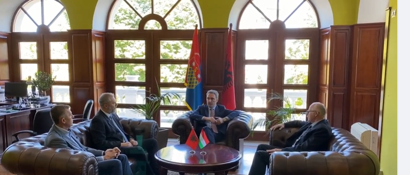 Ambasadori i Hungarise viziton Bashkine Shkoder