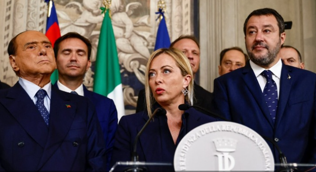 Meloni merr në dorë frenat e Italisë, 45-vjeçarja betohet si kryeministrja e parë grua