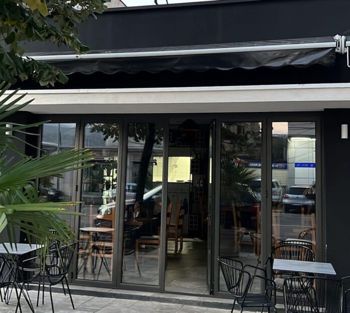 Gjesti human i restorantit në Shkodër, 30% zbritje për anëtarët e shoqatës së Para-Tetraplegjikëve…