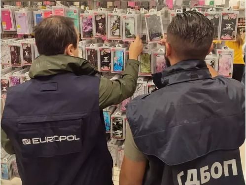 Europol aksion në 27 shtete, mbyllen mbi 12 mijë faqe interneti që shisnin produkte false! Preket Shqipëria dhe Kosova
