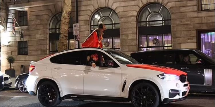 Festa e shqiptarëve për 28 nëntorin “irriton” britanikët: Shkaktuan kaos në trafik, makinat e tyre me vlerë deri në 160 mijë paund