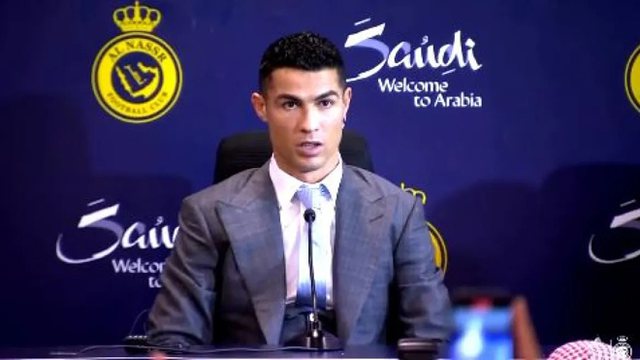 Cristiano Ronaldo prezantohet te Al Nasr: “Kam pasur oferta nga e gjithë bota, por dua të ndryshoj futbollin arab”…