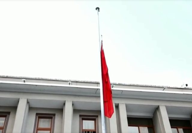 Sot ditë zie kombëtare, Shqipëria nderon viktimat e tërmetit në Turqi e Siri