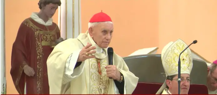 Kardinal Ernest Troshani , lutje per Shqiperine