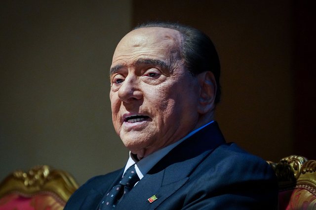 Vdes Silvio Berluskoni në moshën 86 vjeçare/ Drejtoi 4 qeveri, shuhet manjati “i skandaleve”