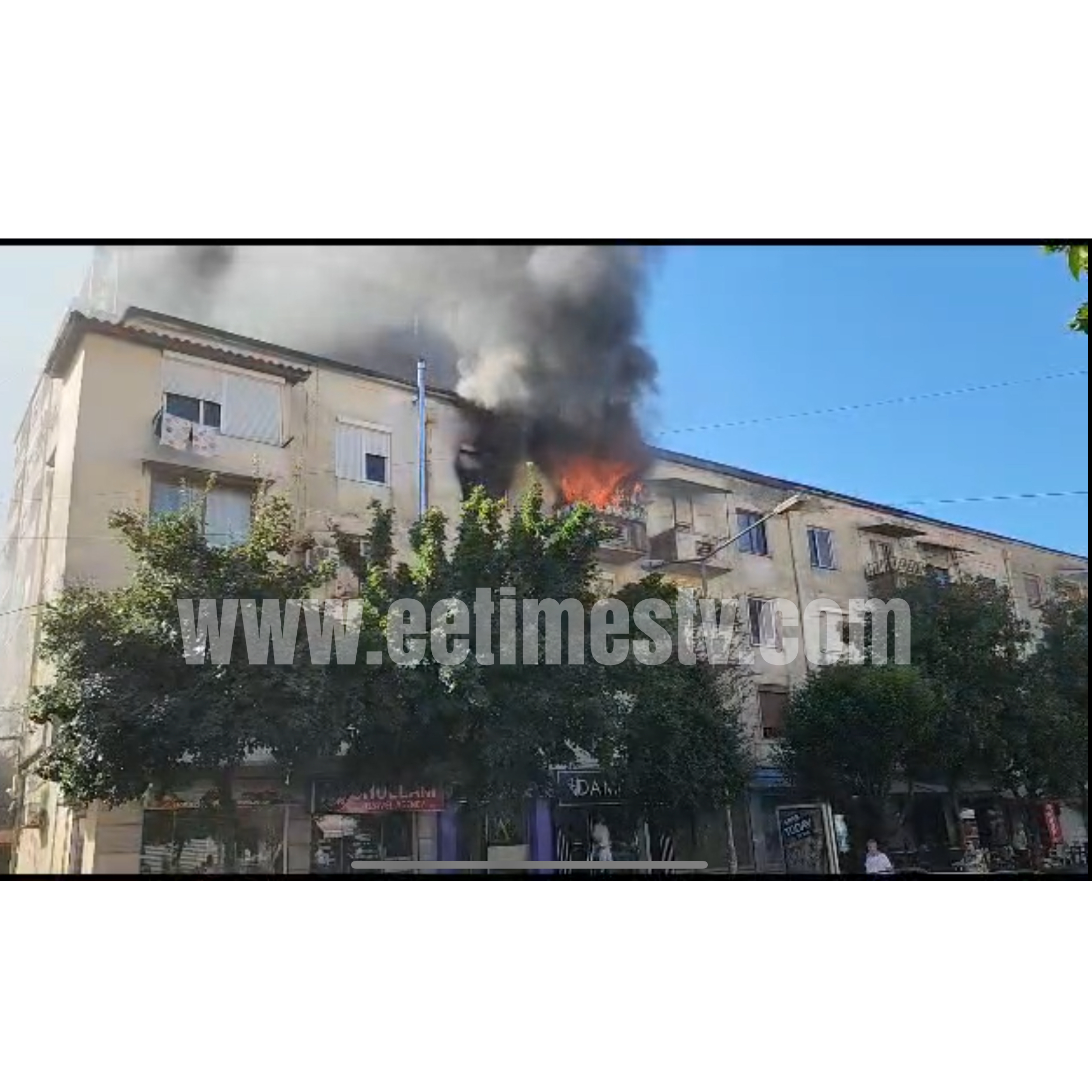 VIDEO/ Shkodër, zjarr në një apartament në katin e 4-t të një pallati, zjarrfikësit punojnë për shuarjen e flakëve