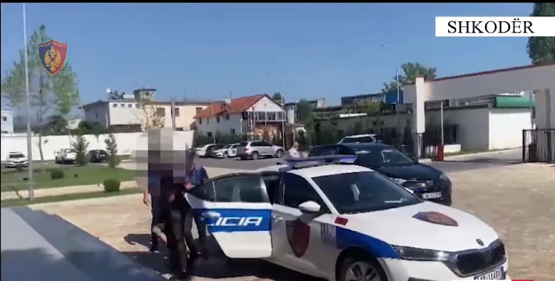 Shkodër/ Babë e bir kthyen lokalin në ‘Skënderbeg’ në dyqan për shitje droge, një 16 vjeçar shpërndante doza me motor
