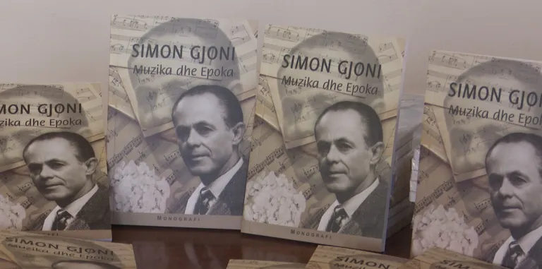 100-vjetori i kompozitorit Simon Gjoni/ Në hollin e teatrit veç koncertit dhe ekspozitës u prezantua edhe një monografi