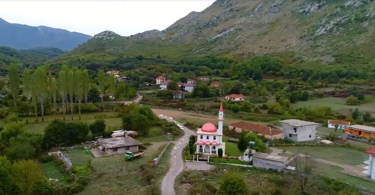Reçi, fshati i vogël turistik, destinacioni ideal për ata që duan të shijojnë natyrën dhe ushqimin bio