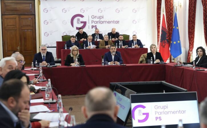 Nga interpelanca me ministrin e Mbrojtjes te ndryshimi i ligjit për prefektin, Çuçi mbledh Grupin Parlamentar të PS