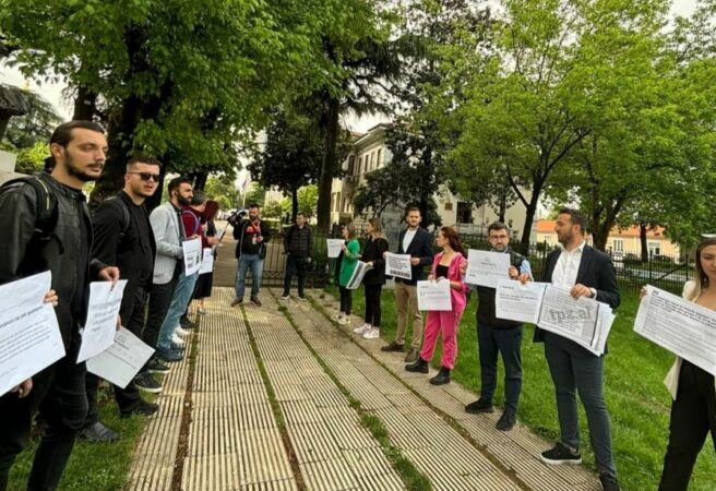 “Pa liri të medias, s’ka demokraci dhe transparencë!”, Meta: Inkurajon gazetarët të vijojnë misionin të patrembur nga presionet e shantazhet