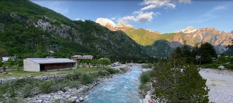 Bujtinat “bum” rezervimesh, Dardha: Parku Kombëtar i Alpeve është ndër destinacionet më të vizituara