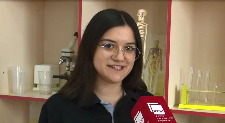 Maturantja shkodrane ekselente, Oksana Shpuza ka një prirje të veçantë për lëndët shkencore