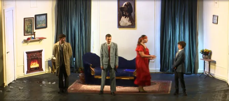 Premiera “Shfaqja që shkon keq”, komedia u interpretua nga të rinjtë e talentuar të “Youth Theater”