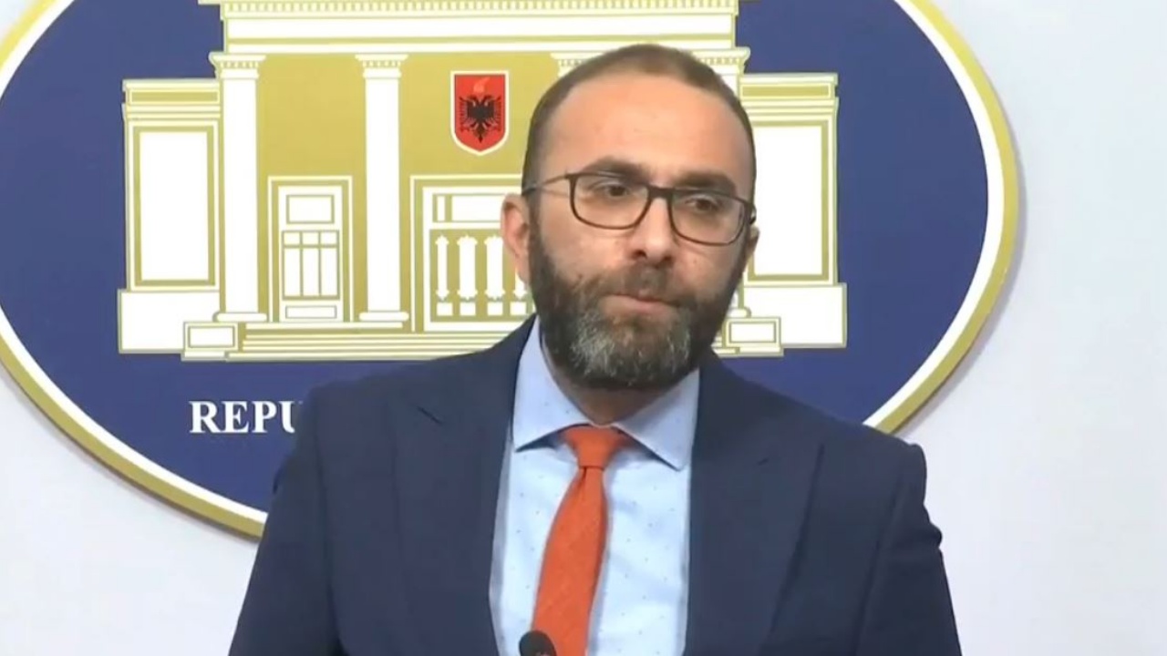 “Merrem me bandat jo me ushtarët”/ Bardhi për kallëzimin në SPAK: Kush e lejoi policinë të hyjë në Kuvend?