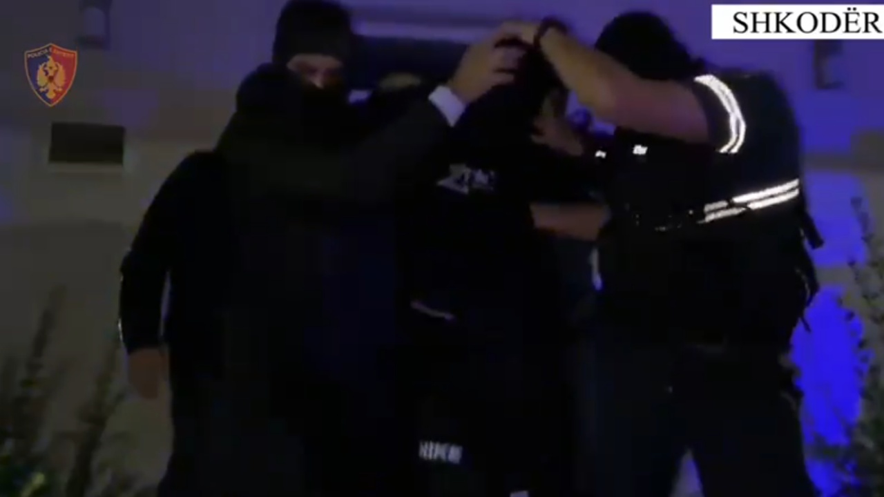 24-vjeçari kapet mat duke vjedhur banesën në Shkodër, momenti kur arrestohet nga policia (VIDEO)