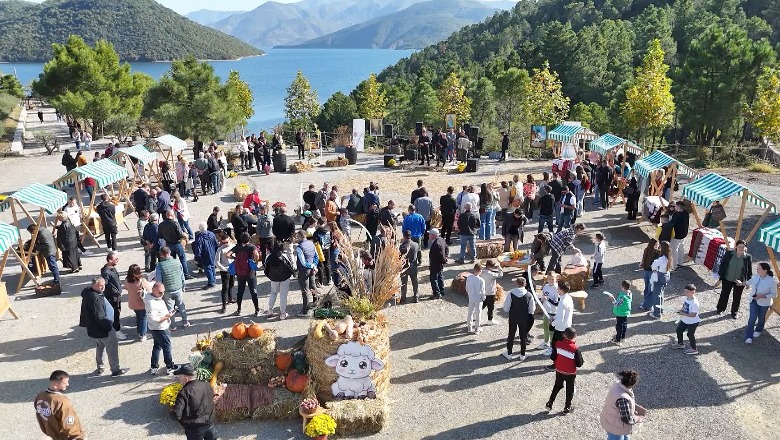 ‘Agro fest’, reklamon bukuritë e Gurit të Zi në Shkodër! Duarartat e tezgjahut joshin turistët në këtë qytet