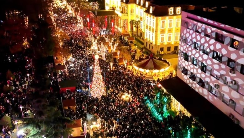 VIDEO / Nis zyrtarisht festa në Shkodër – Mijëra shkodranë të pranishëm në ndezjen e dritave në