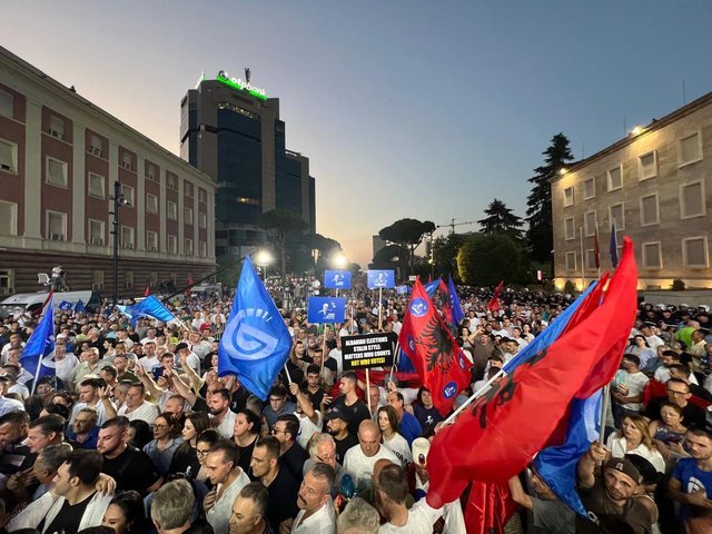 Opozita në mosbindje civile/ Noka dhe Topalli “bllokojnë” rrugën e Elbasanit, shpërndarja sipas zonave