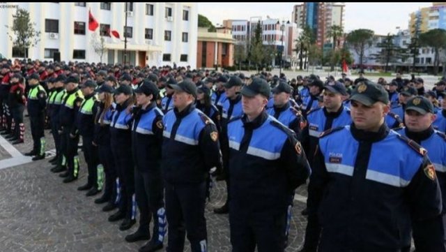 Qeveria hap ‘thesin’/ Festat e fundvitit: Shpërblim për 8 mijë policë! Vendimi brenda javës