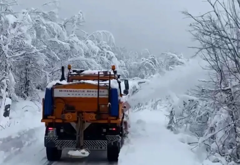 Bogë – Theth, 70 cm trashësia e borës – Akset e kalueshme, nevojiten goma dimërore dhe zinxhirë