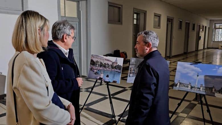 Fotografi Roland Tasho sjell ‘Aromë Budapesti’ në Shkodër! Imazhe të diplomatëve hungarezë me veshje shqiptare