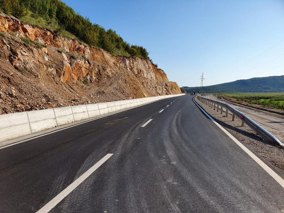 Aksident në aksin Shëngjin-Velipojë! Shoferja 23-vjeçarja humb kontrollin e makinës, plagoset së bashku me pasagjeren