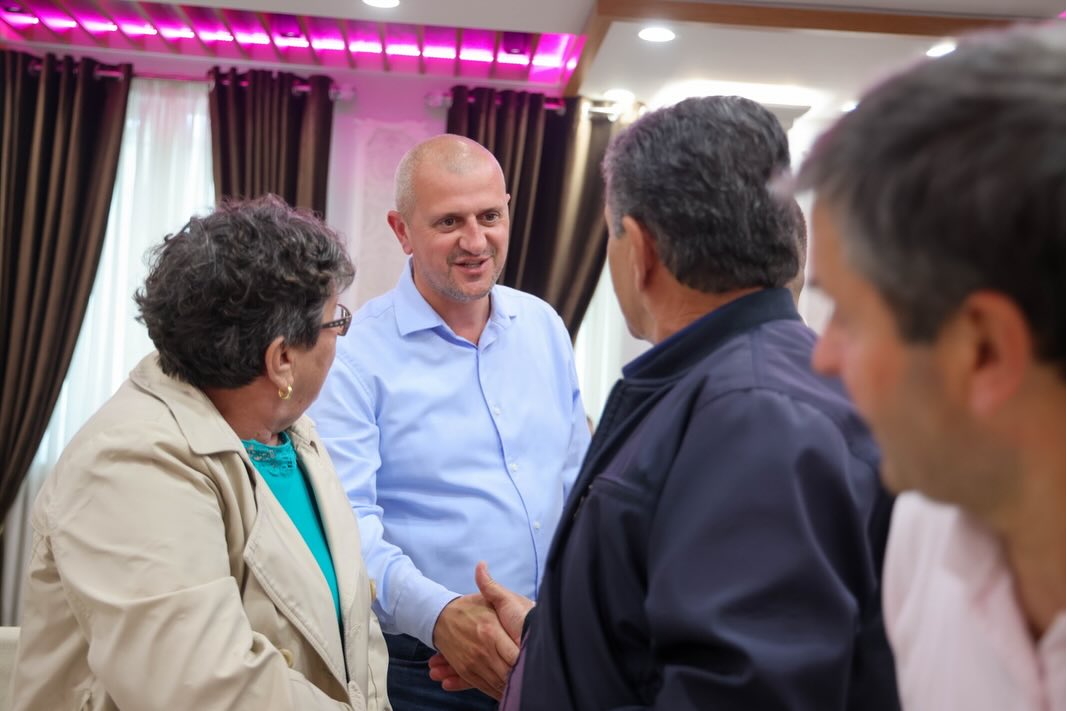 Onid Bejleri vijon takimet / Ne lagjen Rus, sonte me miq e shoke ku ne fokus ishte biseda per Shkodren dhe projektet per te ardhmen