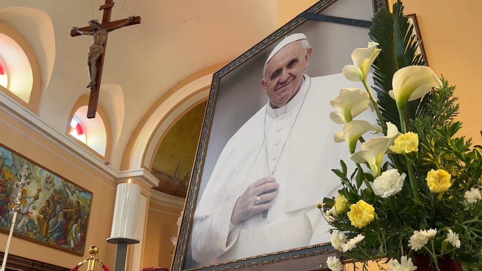 Testamenti i Papës: Më varrosni në tokë, mbi varrin tim vetëm Franciscus