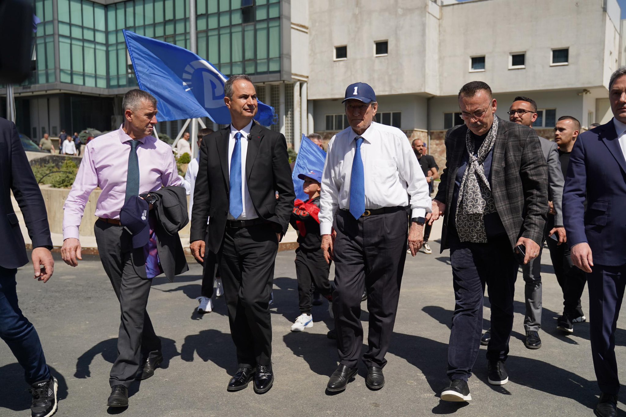 Kliti Hoti krah Sali Berishes ne fabriken “Lajthiza” / Ky është potenciali i vërtetë i Shqipërisë: punë, përkushtim dhe vizion që sjellin zhvillim