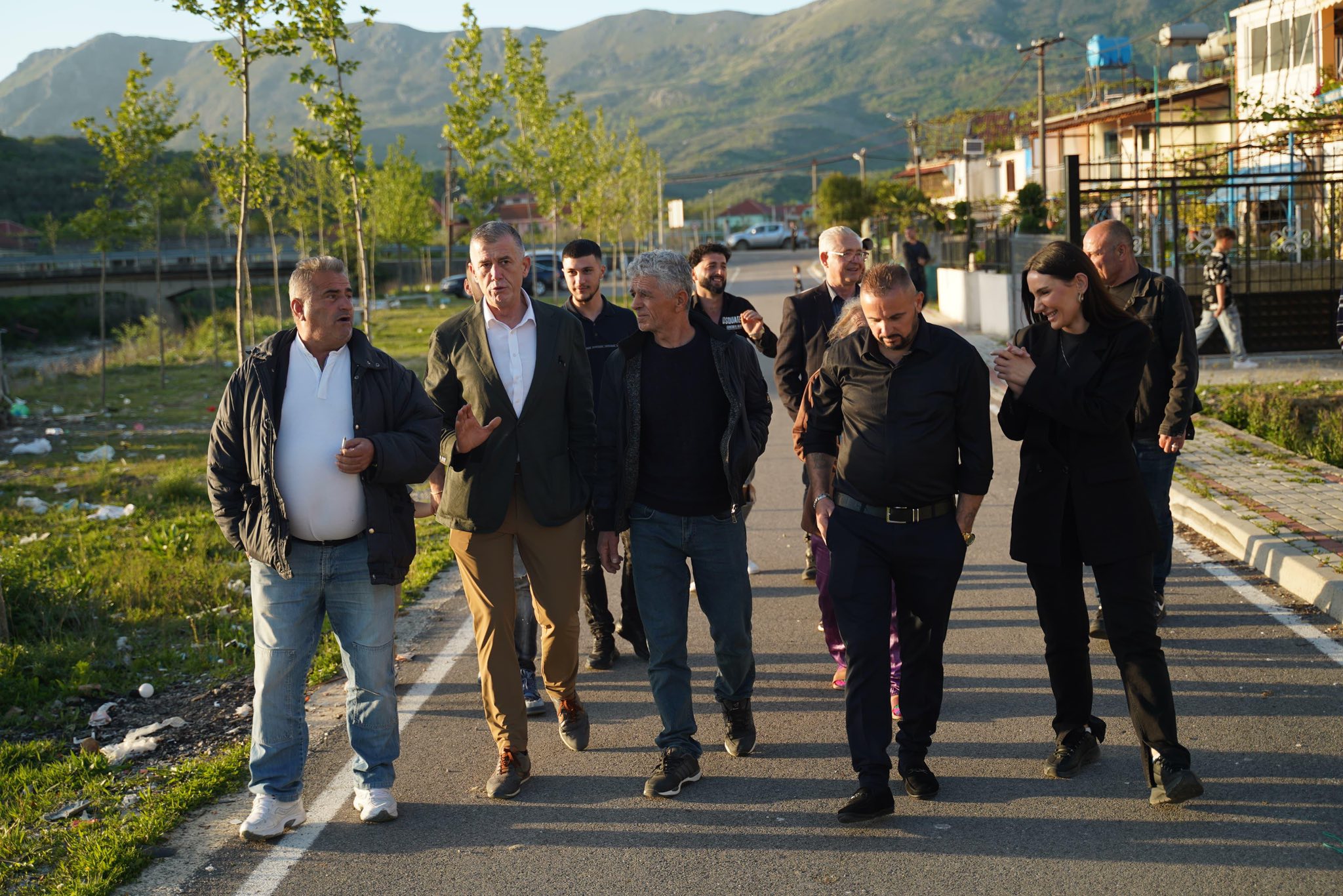 Kliti Hoti me banoret e Oblikes / Partia Demokratike vjen me një plan të qartë dhe të ndershëm për të garantuar një jetë më të mirë për çdo qytetar