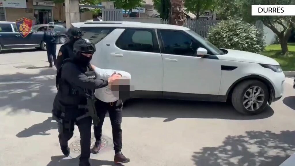 “49 vjeçarja ofronte favore seksuale, ai u bënte foto”, si i zhvasnin klientët në Durrës