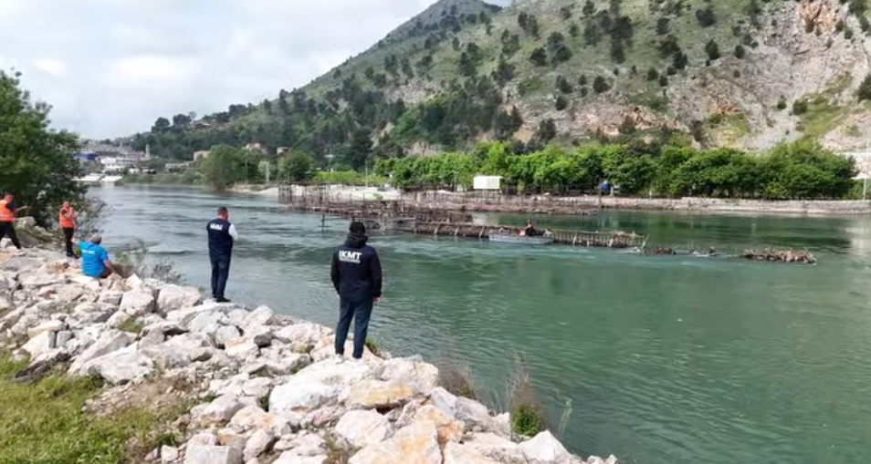 IKMT ne lumin Buna, pas shume vitesh lumi Buna i kthehet rrjedhes historike / Kryebashkiaku Benet Beci ndan pamjet e aksionit