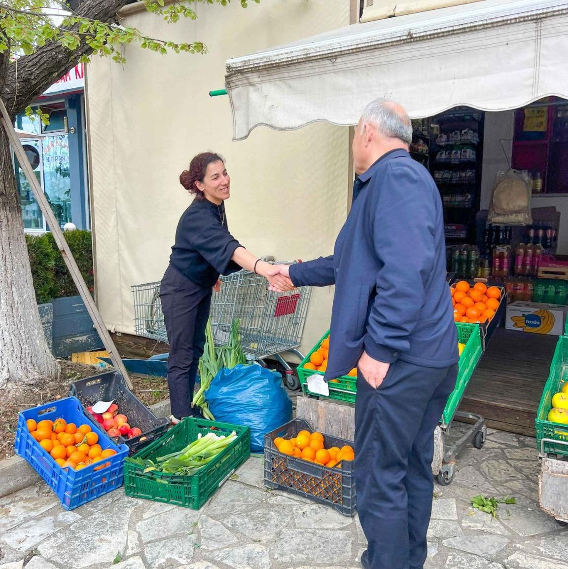 Frrok Gjini: Takime të përzemërta me miq të vjetër, familjarë, dashamirës dhe përfaqësues të bizneseve lokale