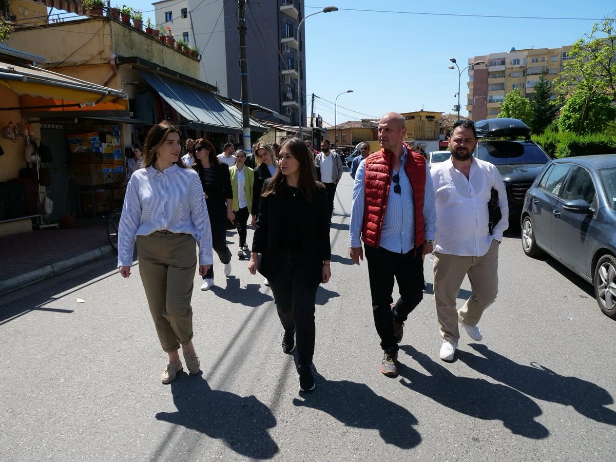 Onid Bejleri takime me tregtaret e Zdrales, bashkendame vizionin per transforminin e zones